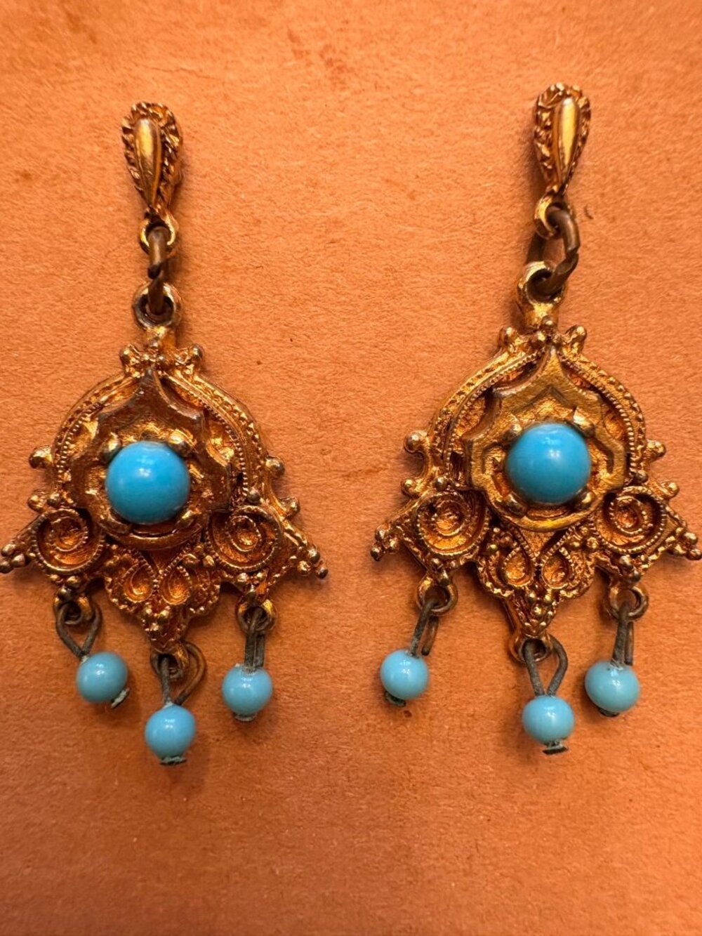 Vintage ART Mode Faux Turquoise Chandelier Earrings - Gold Tone Etruscan Style